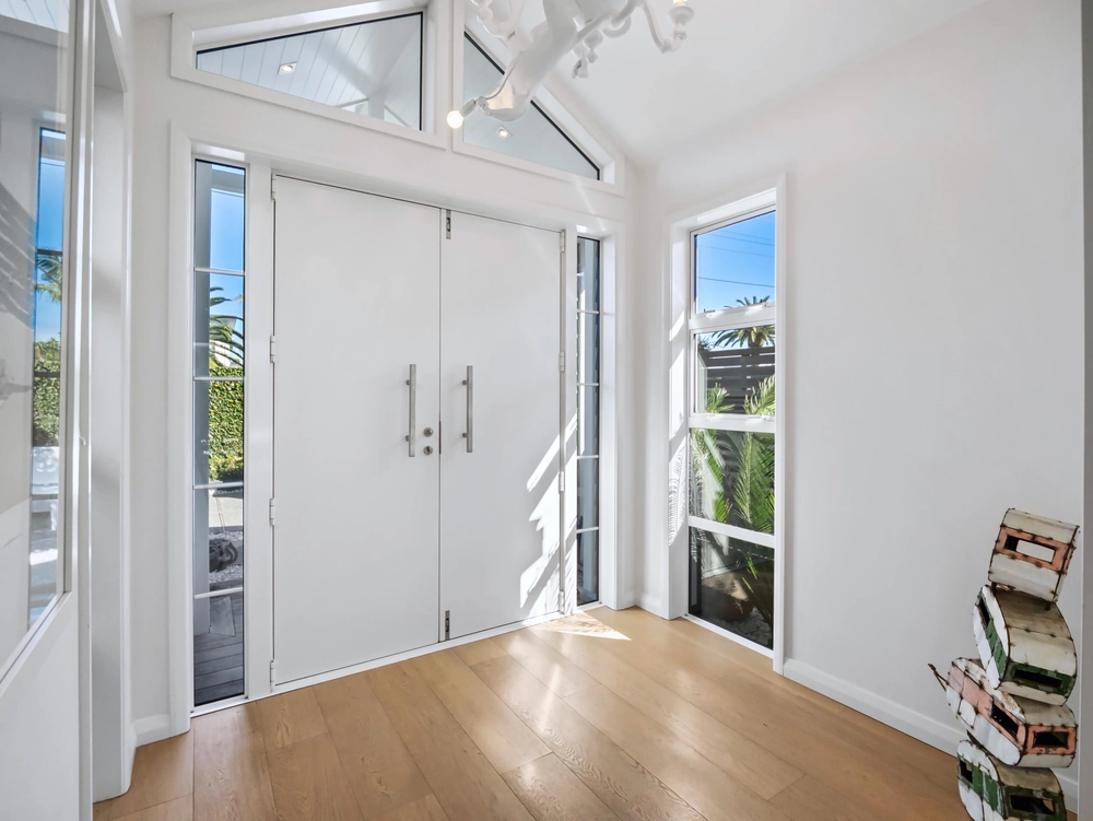 Photos of 35E Oceanbeach Road