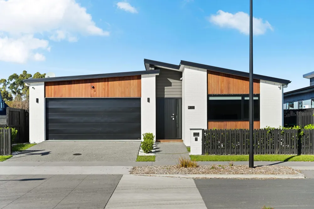 Photos of 9 Earp Crescent