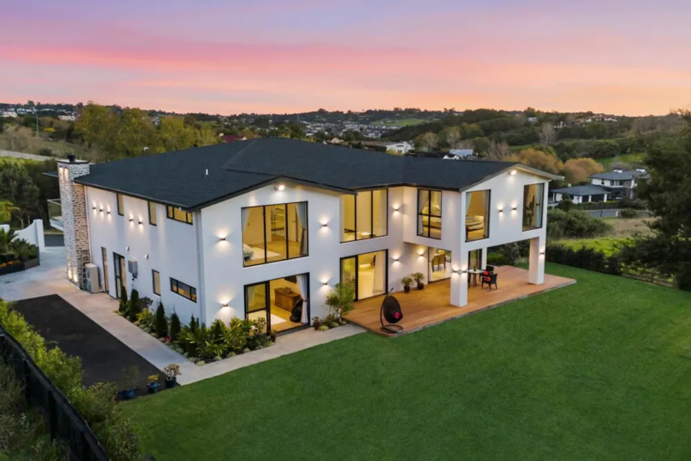 Photos of 17 Tau Drive