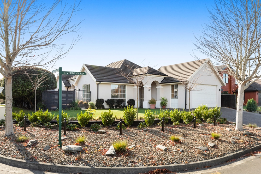 Photos of 2 Applefield Court