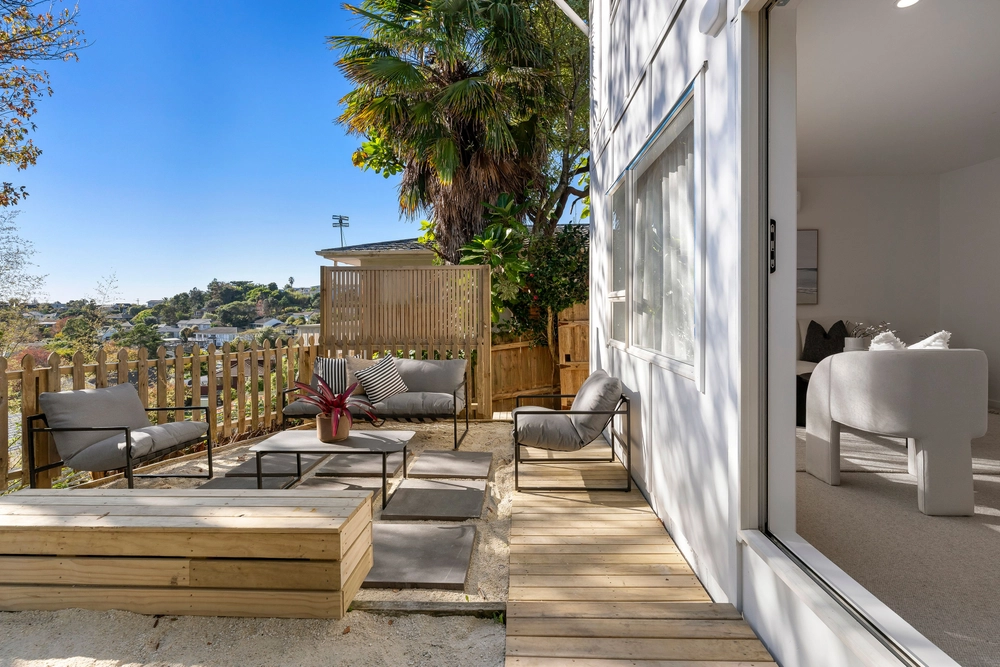 Photos of 583 East Coast Road