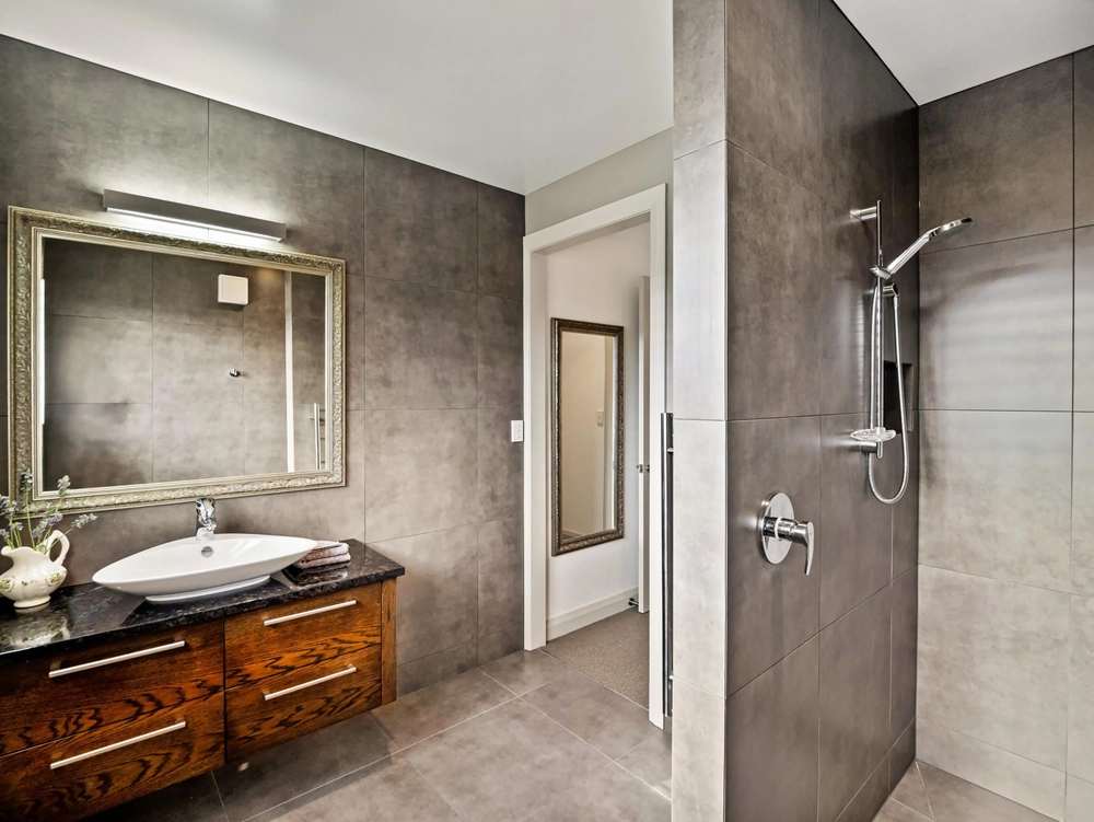 Photos of 265A Hot Springs Road
