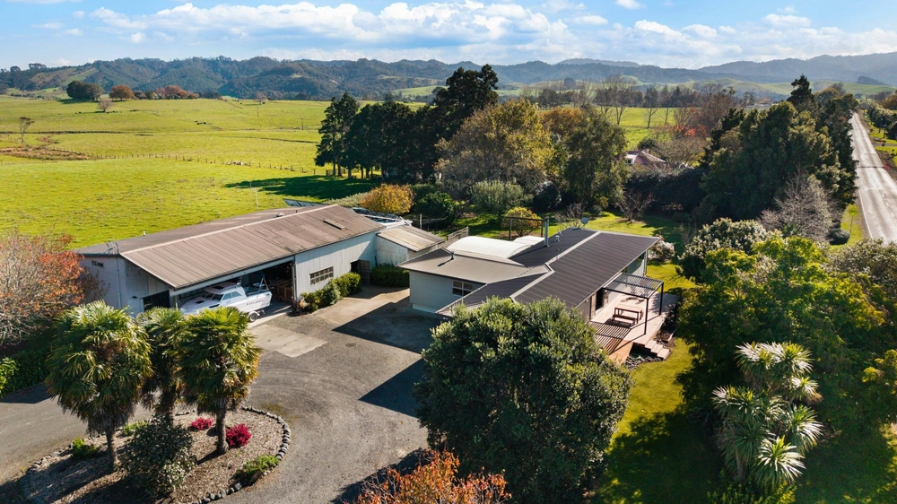 Photos of 1522 Kaiaua Road