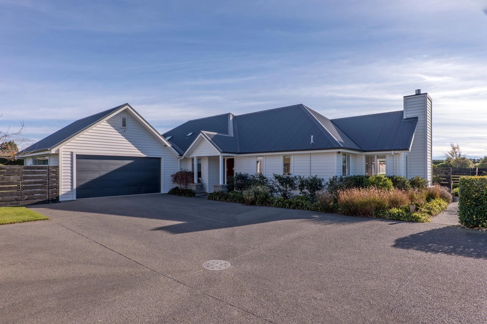 Photos of 695 McLaughlins Road