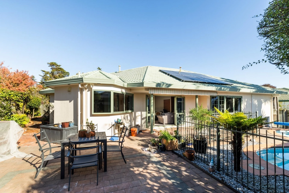 Photos of 19 Kingsgate Avenue