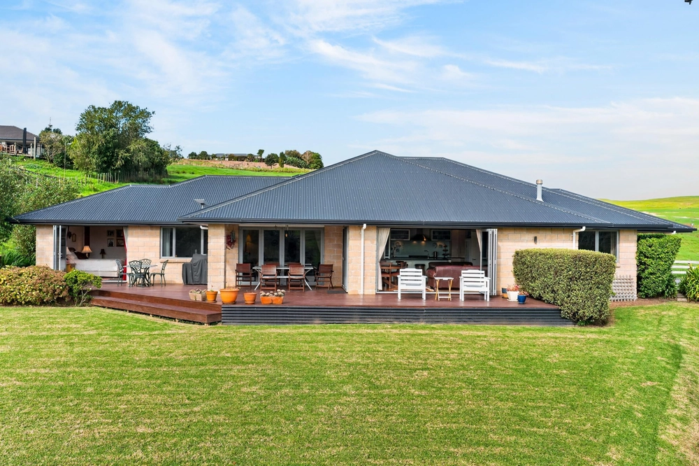 Photos of 283 Maungakaramea Road