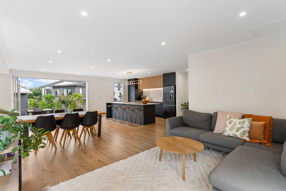 Photos of 4 Lyndhurst Street