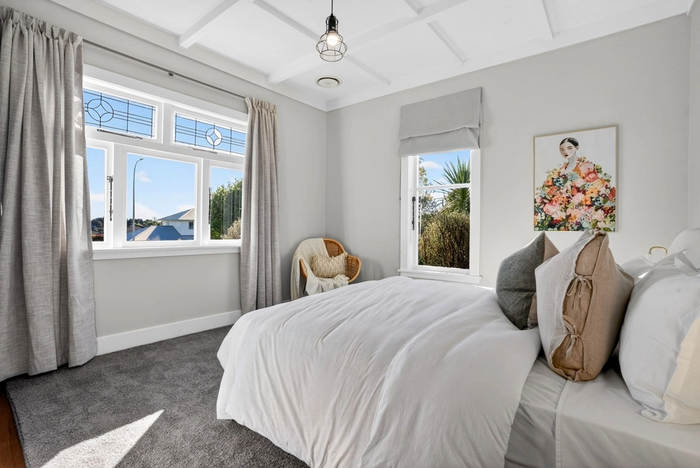 Photos of 9 Woodhouse Road