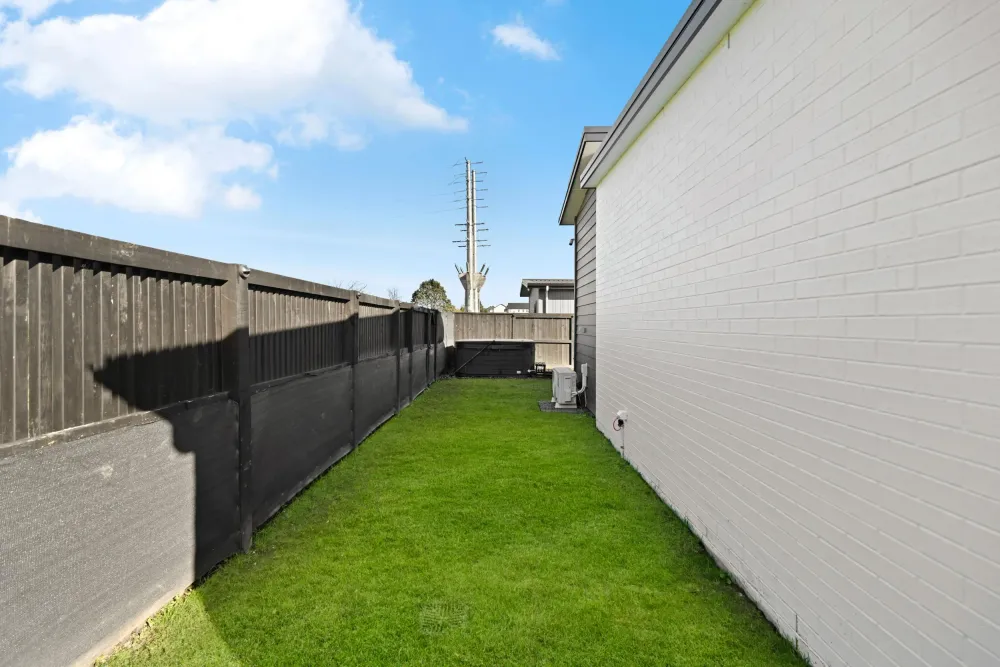 Photos of 9 Earp Crescent