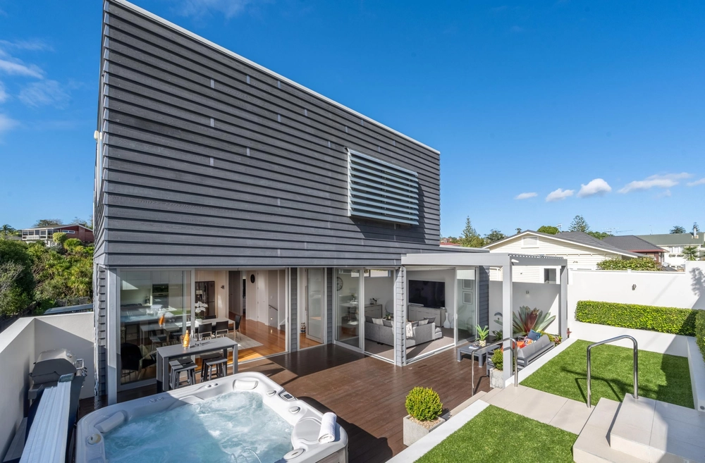 Photos of 33 Luplau Crescent