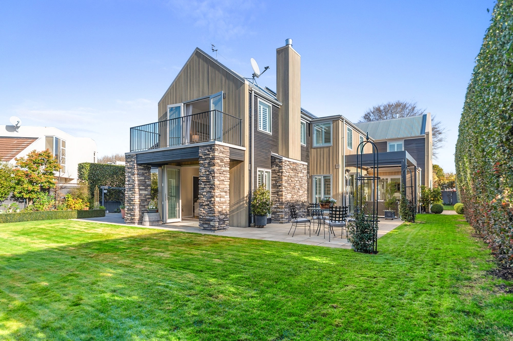 Photos of 20 Thornycroft Street