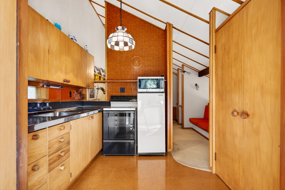 Photos of 122A Chaucer Road North