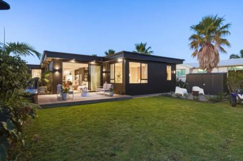 Photos of 33 Montia Close