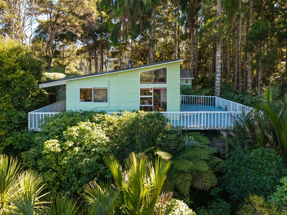 Photos of 136 Opanuku Road