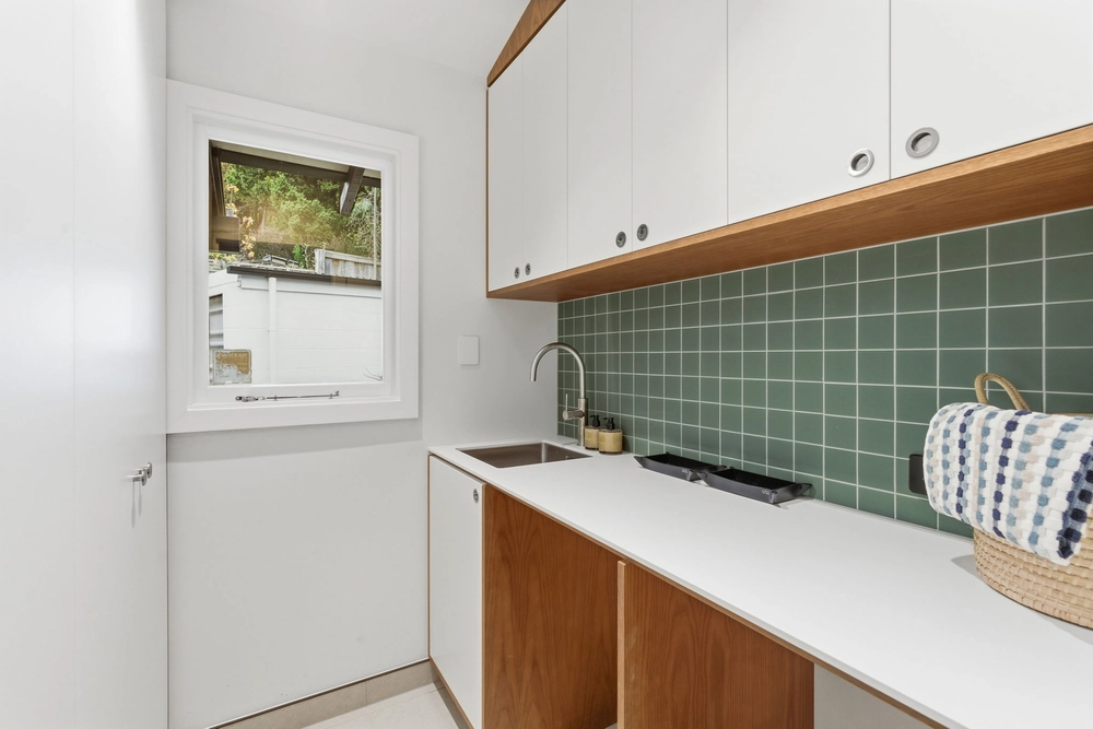 Photos of 21 Gunns Crescent