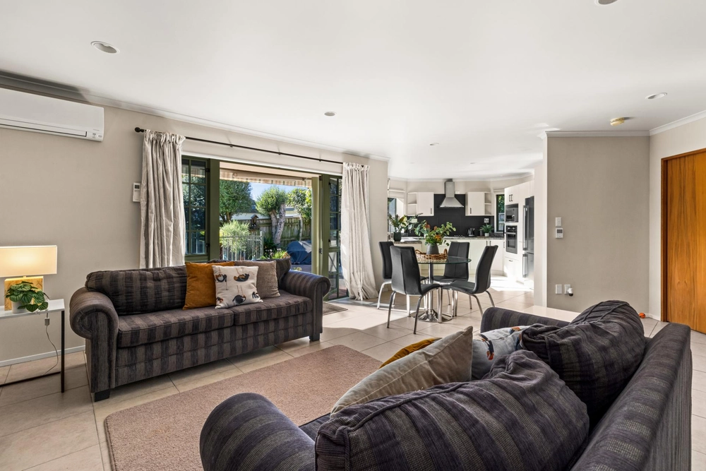 Photos of 19 Kingsgate Avenue