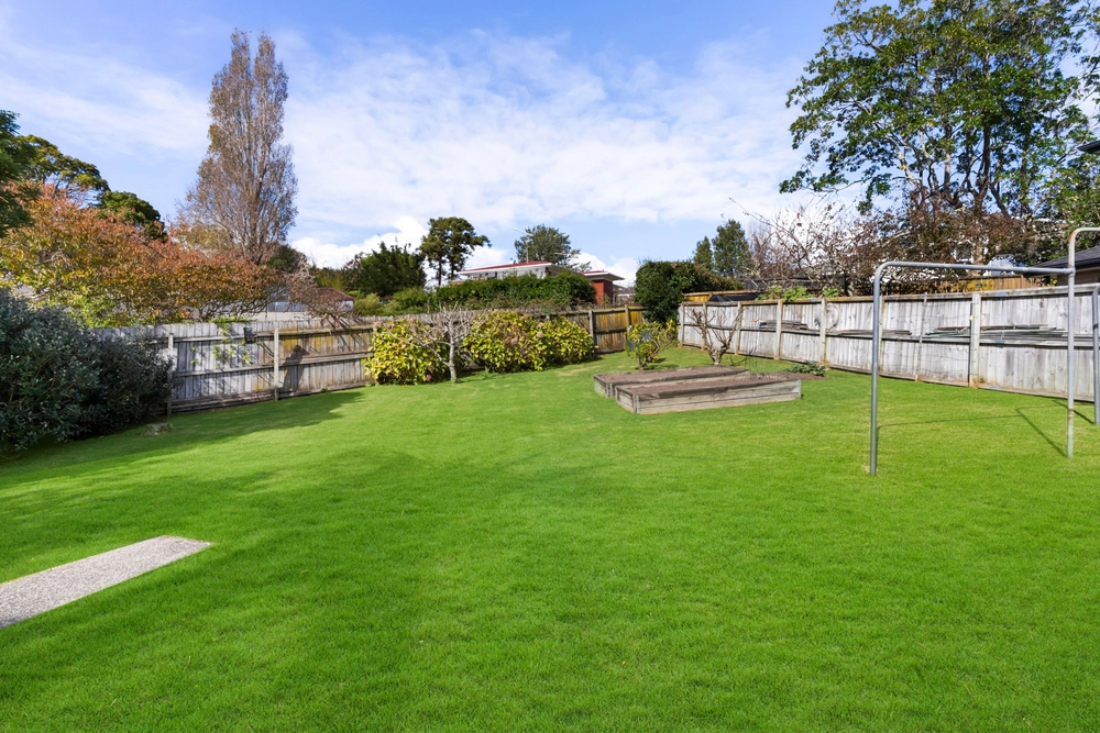 Photos of 18 Uppingham Crescent
