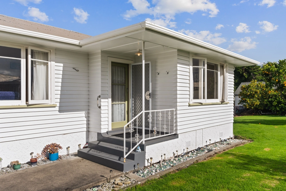 Photos of 21 Ropata Street