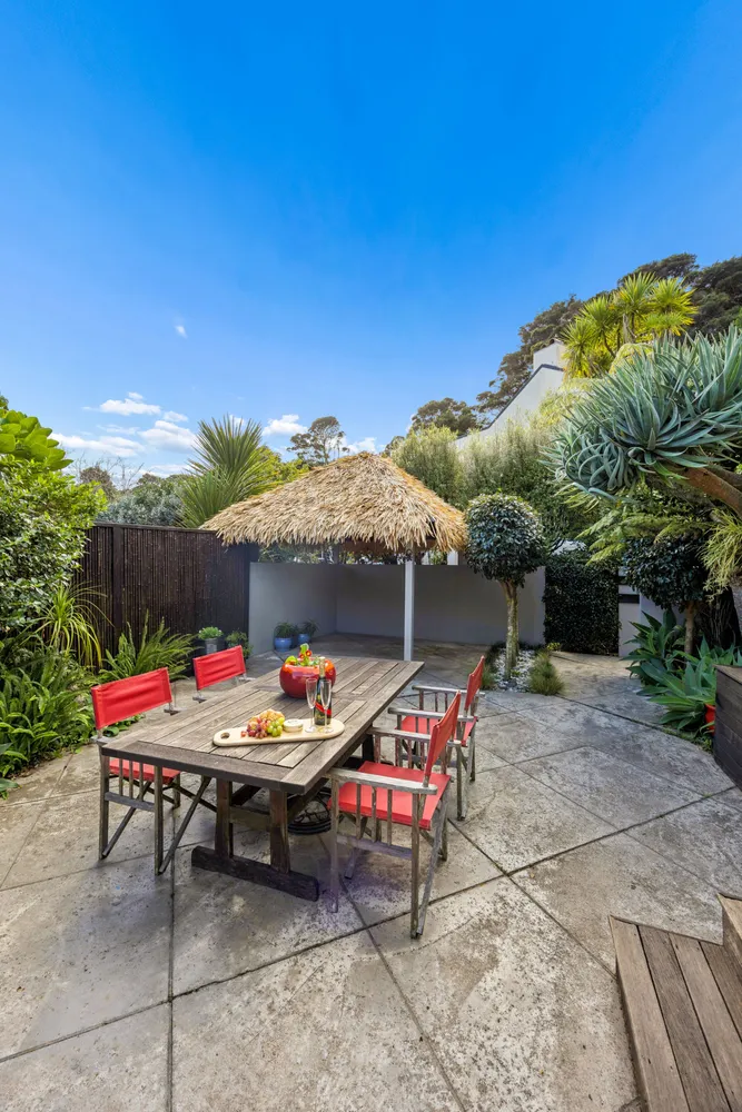 Photos of 25 Woodfern Crescent