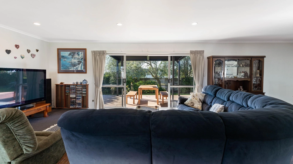 Photos of 1522 Kaiaua Road
