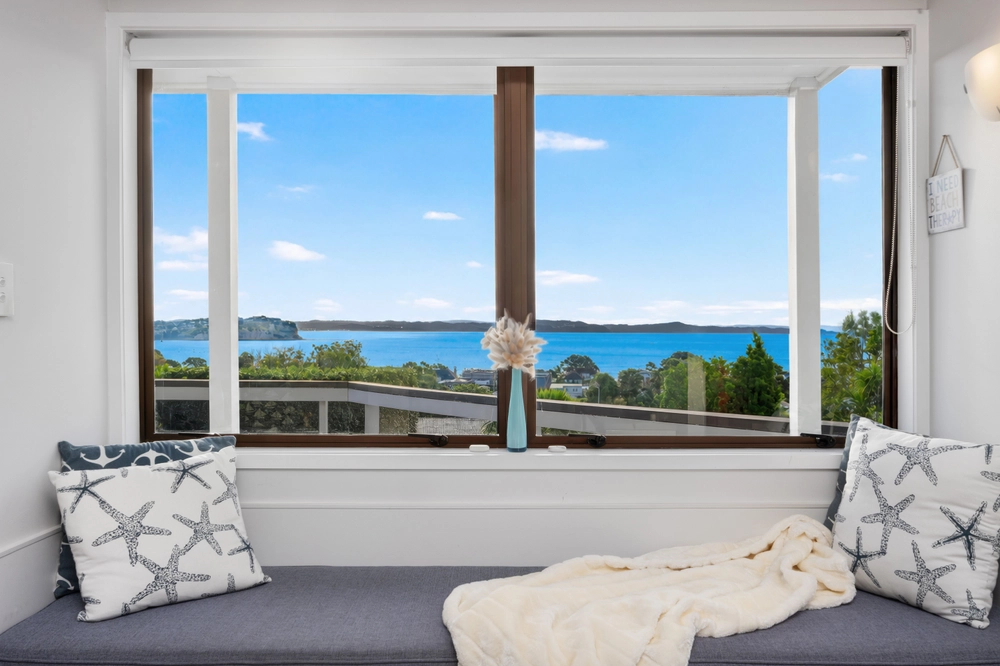 Photos of 952B Whangaparaoa Road