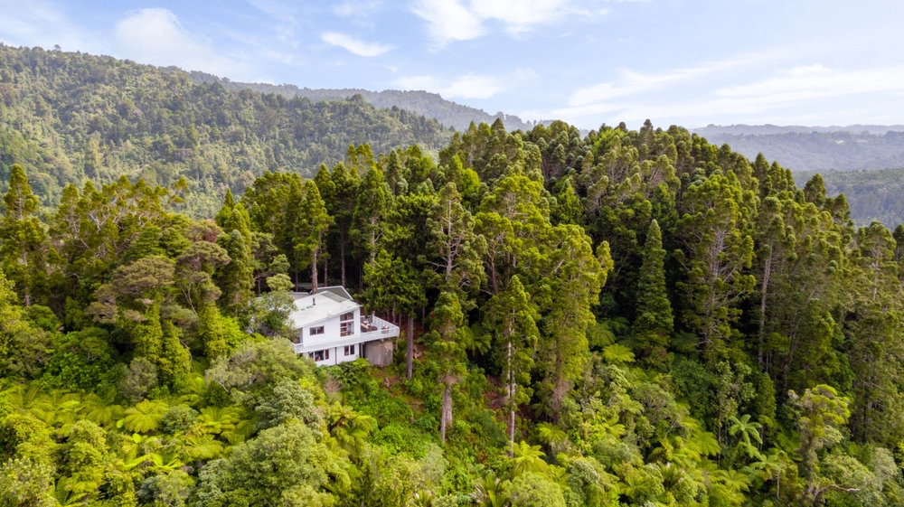 Photos of 136 Opanuku Road