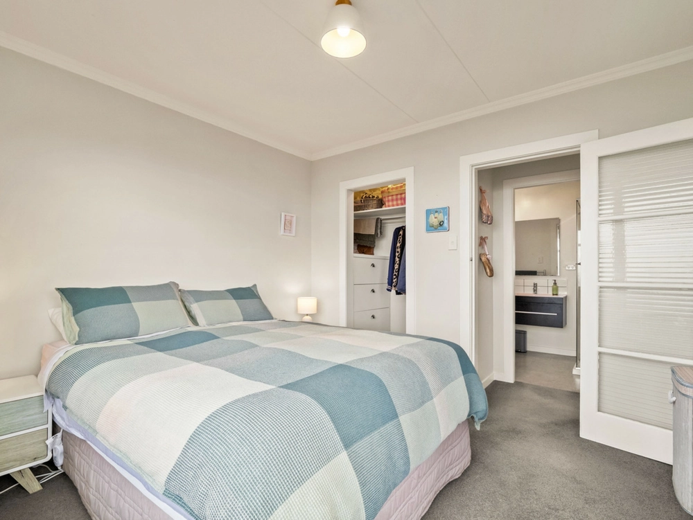 Photos of 141 Easther Crescent