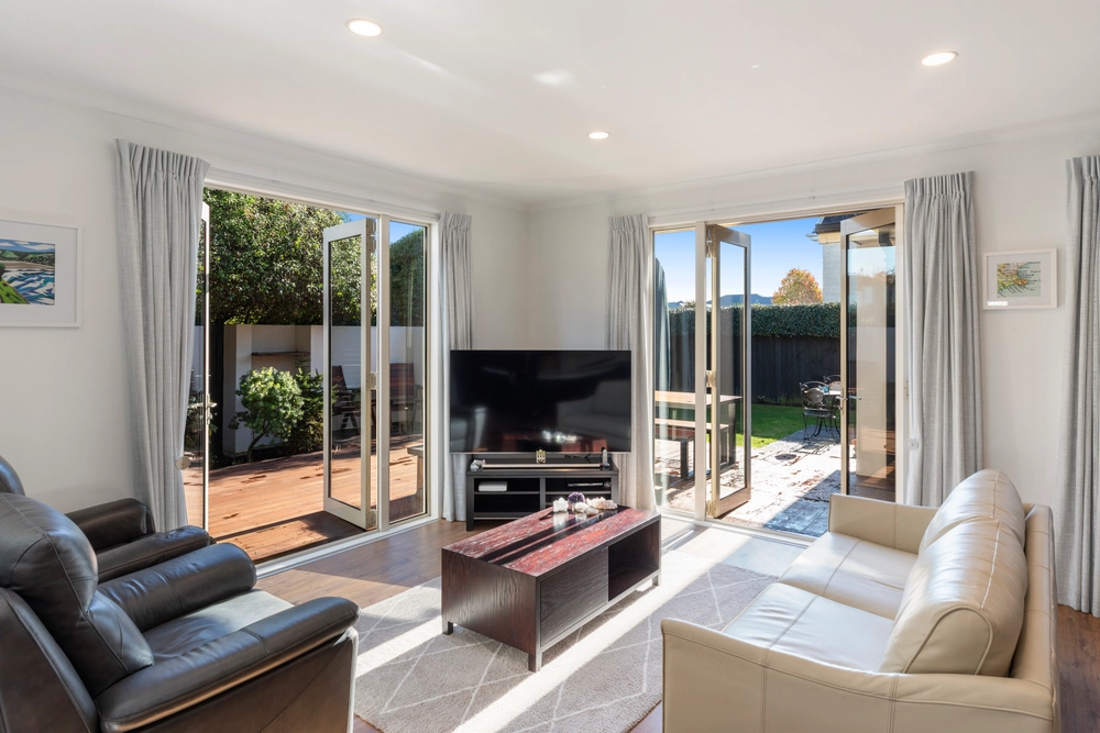 Photos of 2 Applefield Court