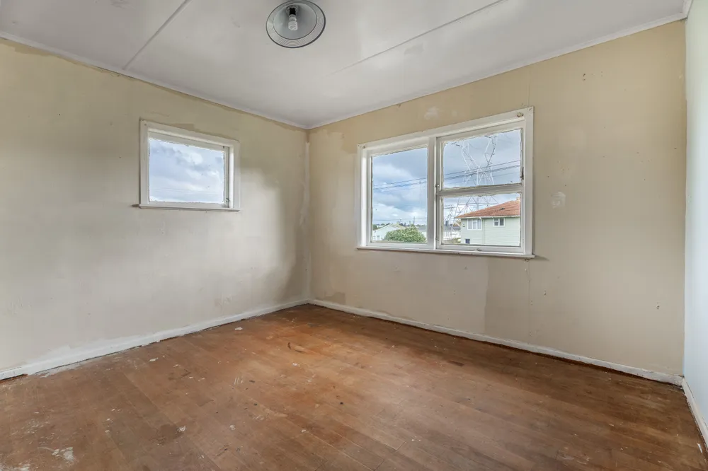 Photos of 37 Featherston Crescent