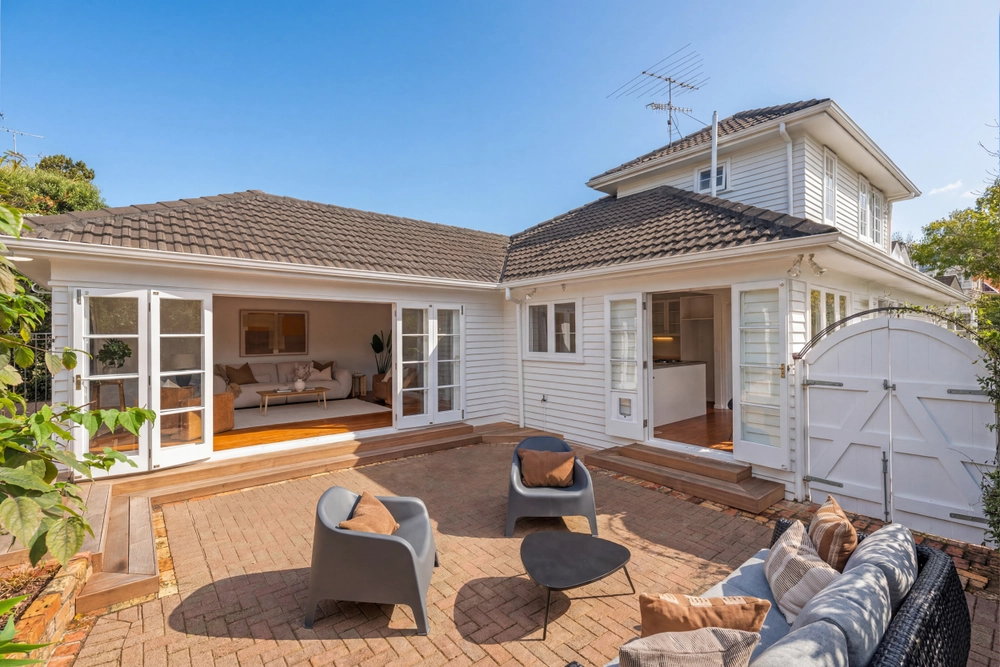 Photos of 29 Entrican Avenue