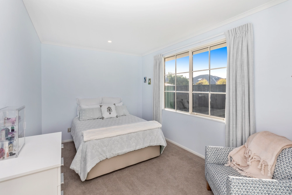 Photos of 2 Applefield Court