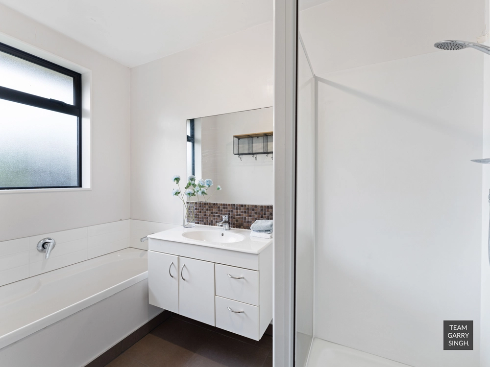 Photos of 44A Greenhaven Avenue