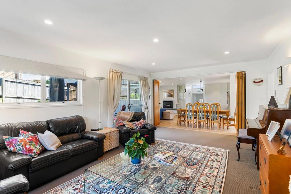 Photos of 18 Uppingham Crescent