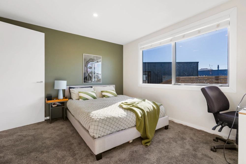 Photos of 15 Landsborough Lane