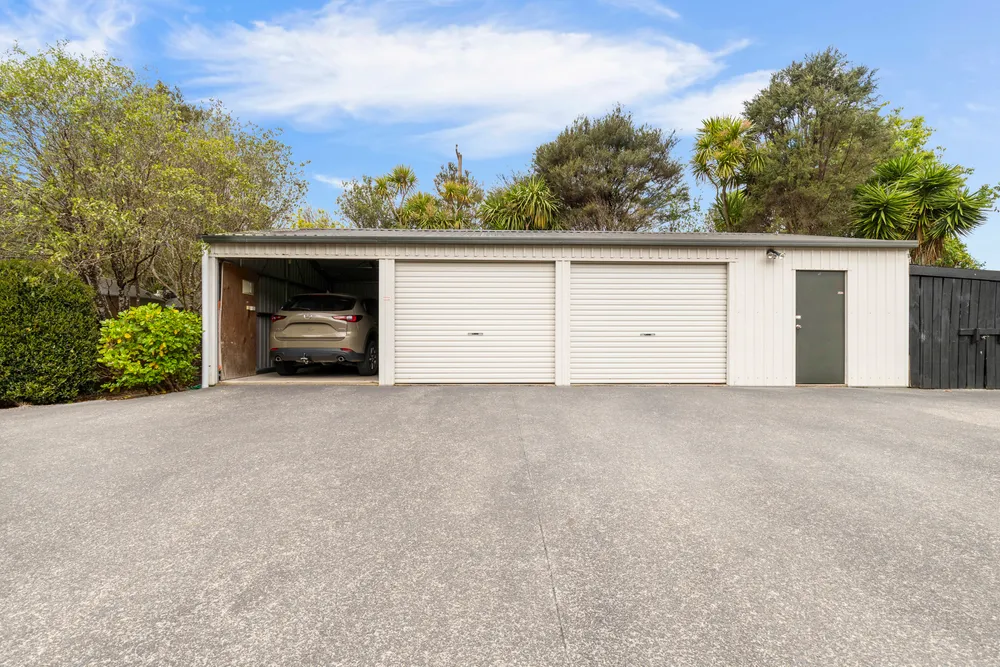 Photos of 998 Peak Road