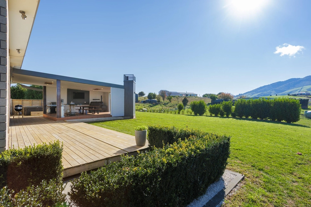 Photos of 992 Te Kawa Road
