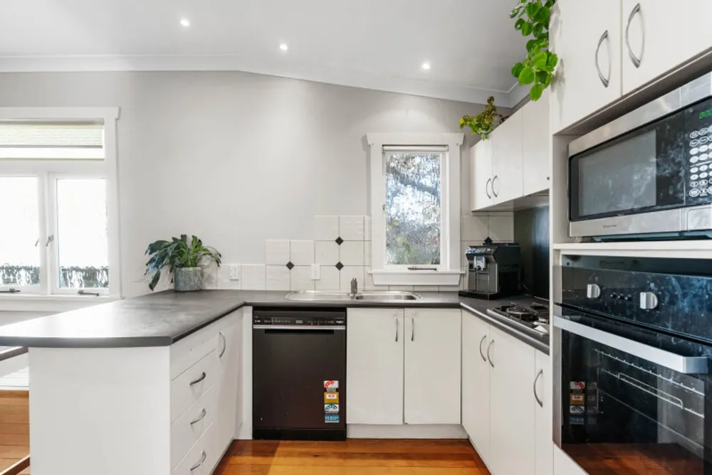 Photos of 140 Seddon Street