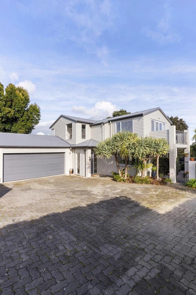 Photos of 44A Bleakhouse Road