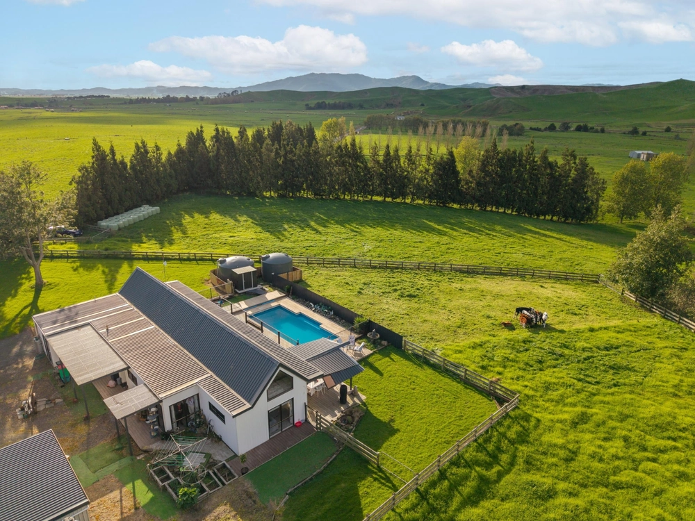 Photos of 216 Manuel Road