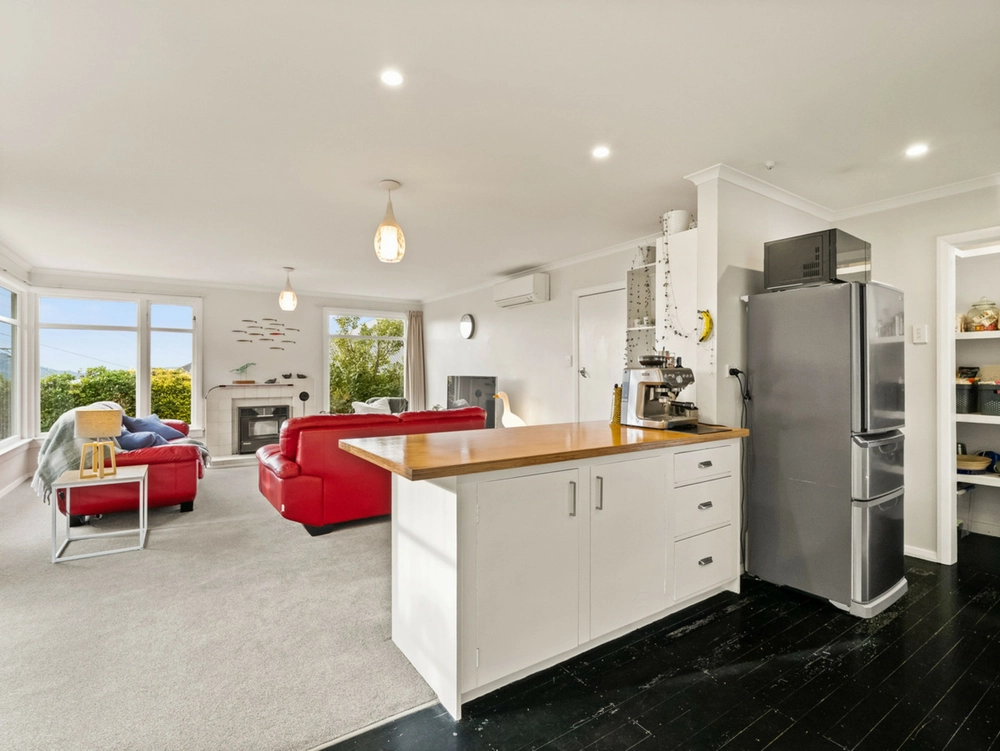 Photos of 141 Easther Crescent