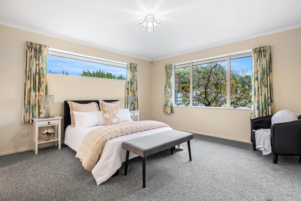 Photos of 49 Stonebridge Way