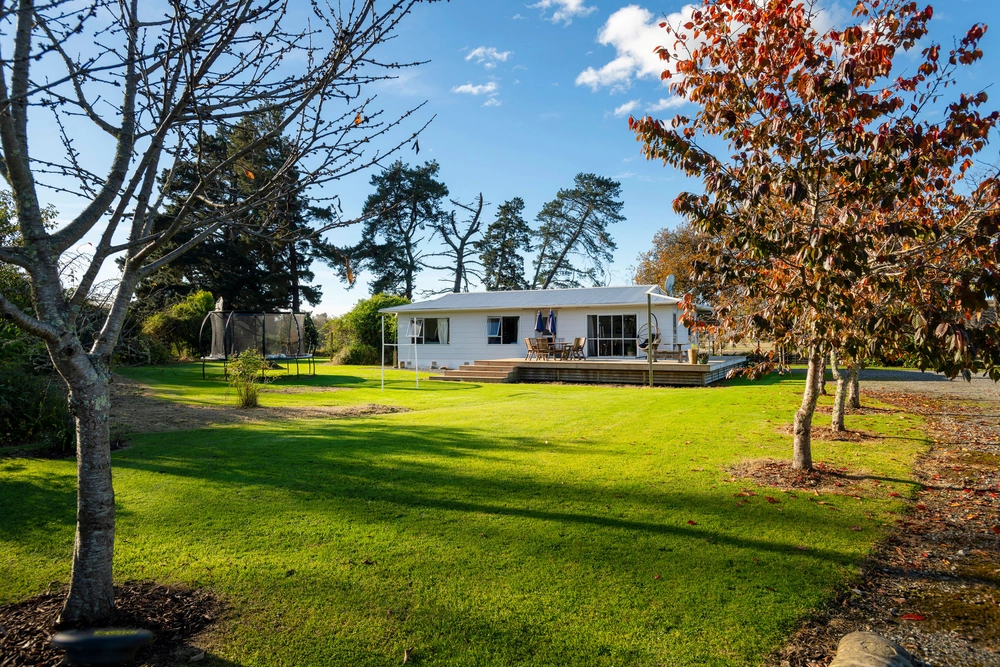 Photos of 172 Whatatutu Road