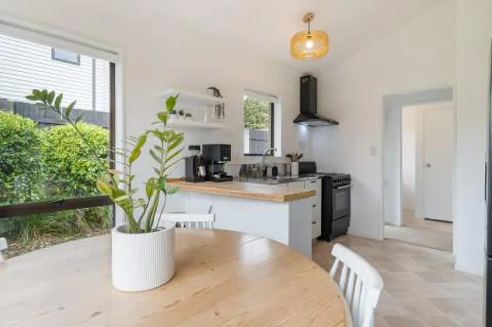 Photos of 48 Eaton Crescent
