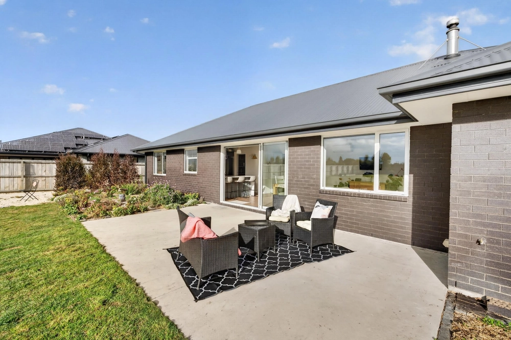 Photos of 54 Graeme Foote Street