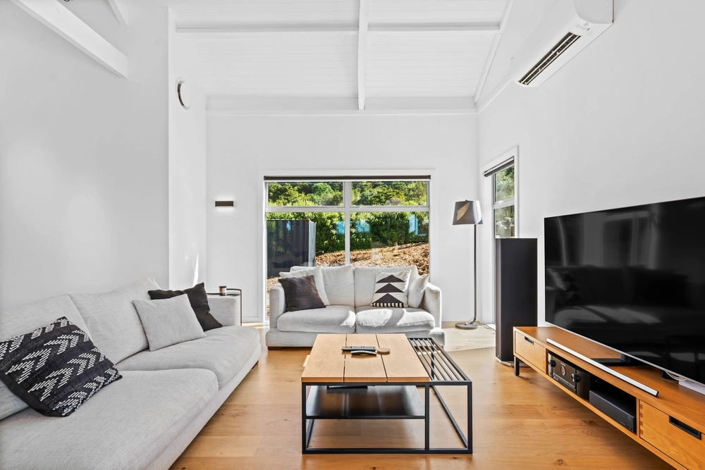 Photos of 27 Wainikau Lane