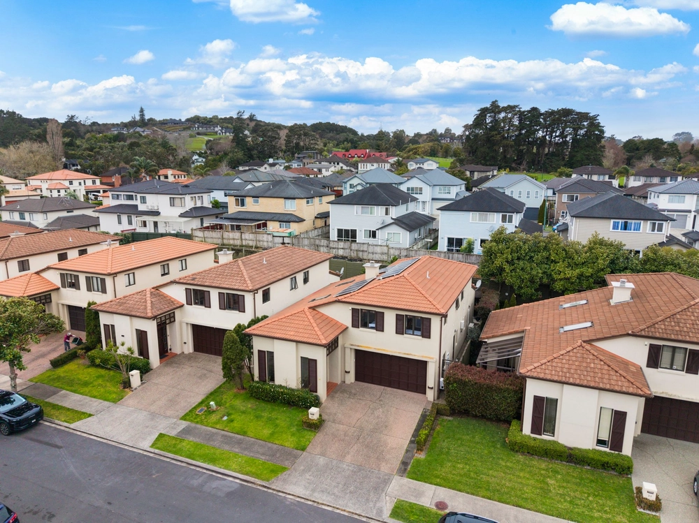 Photos of 25 Bridgefield Crescent