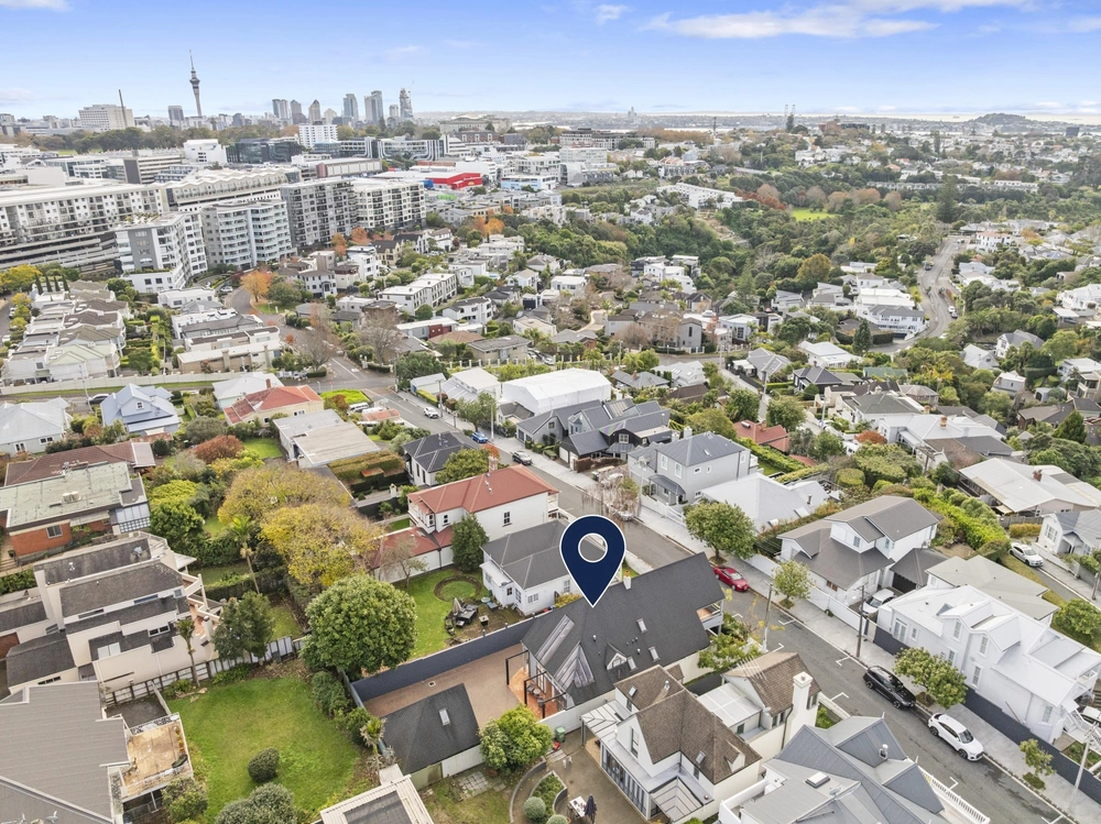 Photos of 13 Mamie Street