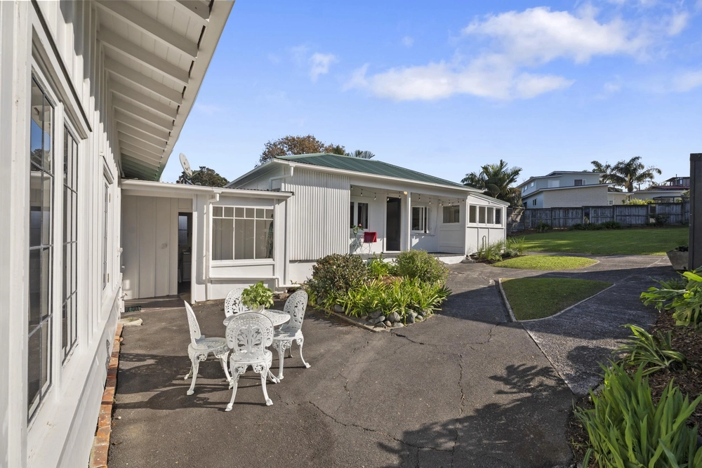 Photos of 2 Seabreeze Road