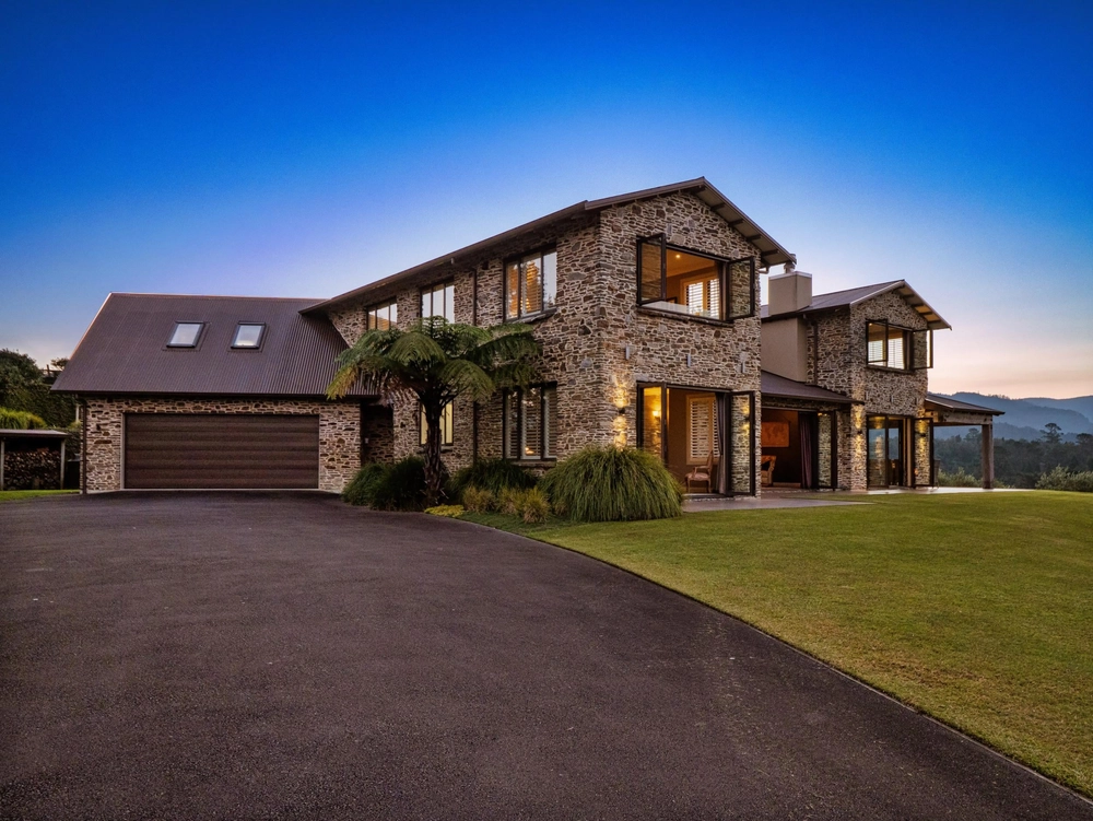 Photos of 265A Hot Springs Road