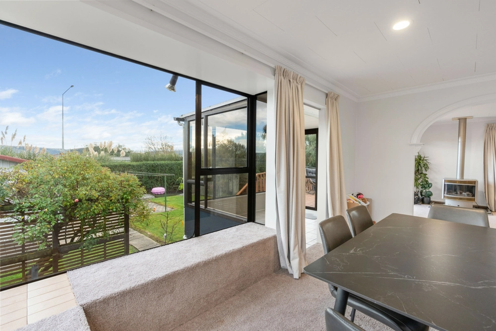 Photos of 47 Kinmont Crescent